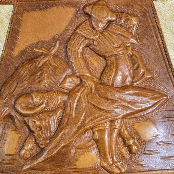 1970'S RARE MEXICAN TOOLED LEATHER AND NATURAL COWHIDE PURSE 12" X 10" - Picture 3 of 10